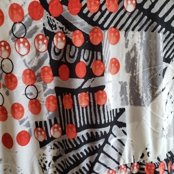 Plus size long frilled top sleeveless V neck - Picture 6 of 7